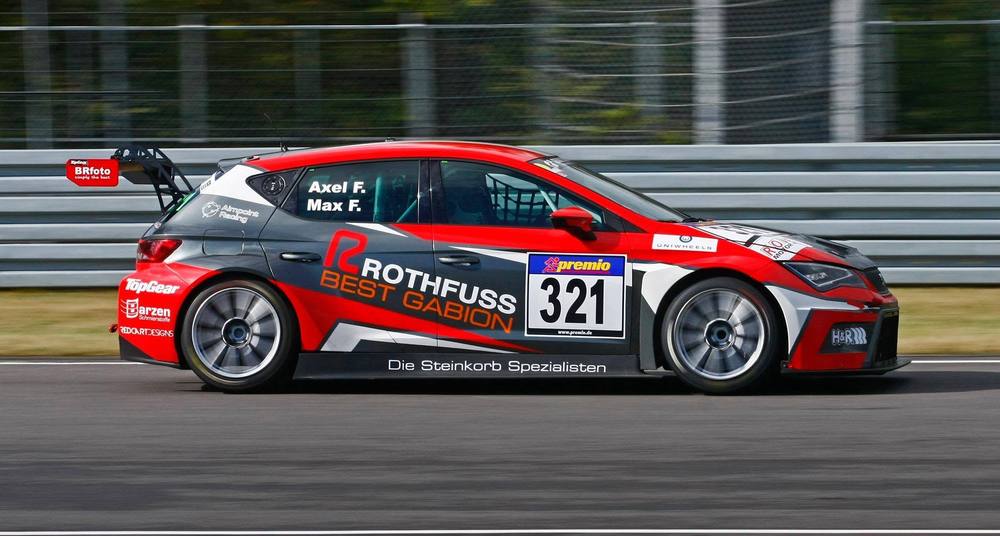 Der SEAT León TCR von Aimpoint Racing mit der Startnummer 321